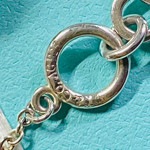 Return to Tiffany Blue Heart Tag Toggle Bracelet. - Picture 5 of 6